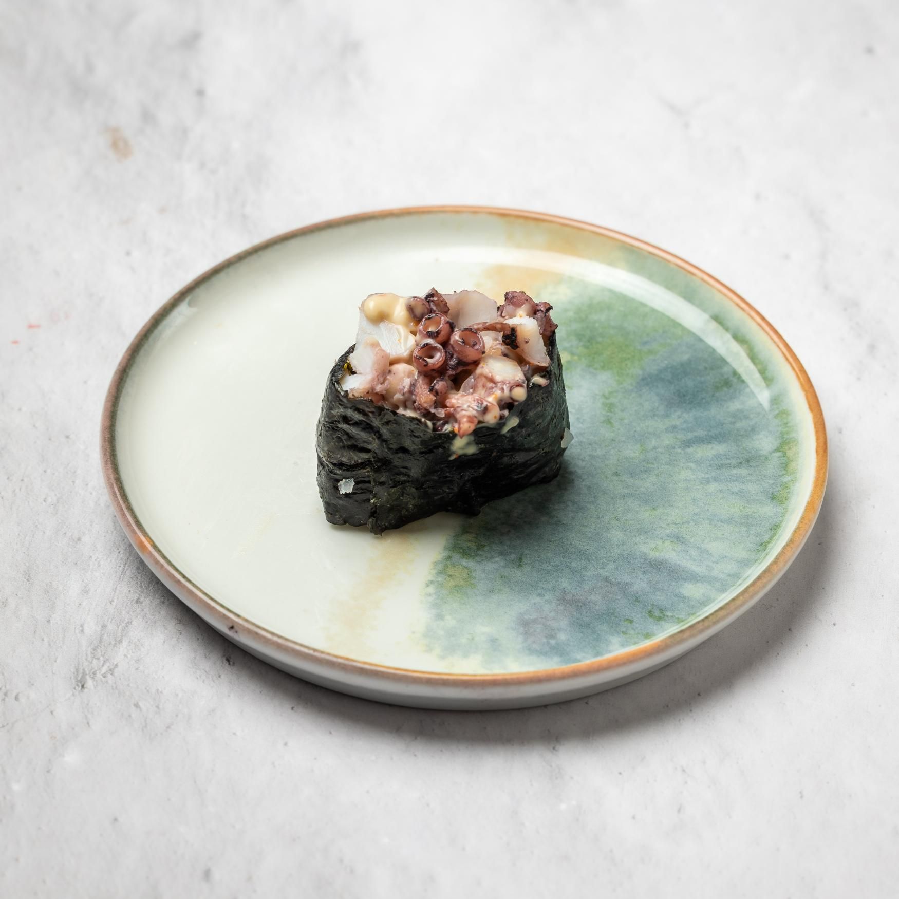 Острый осьминог Гункан