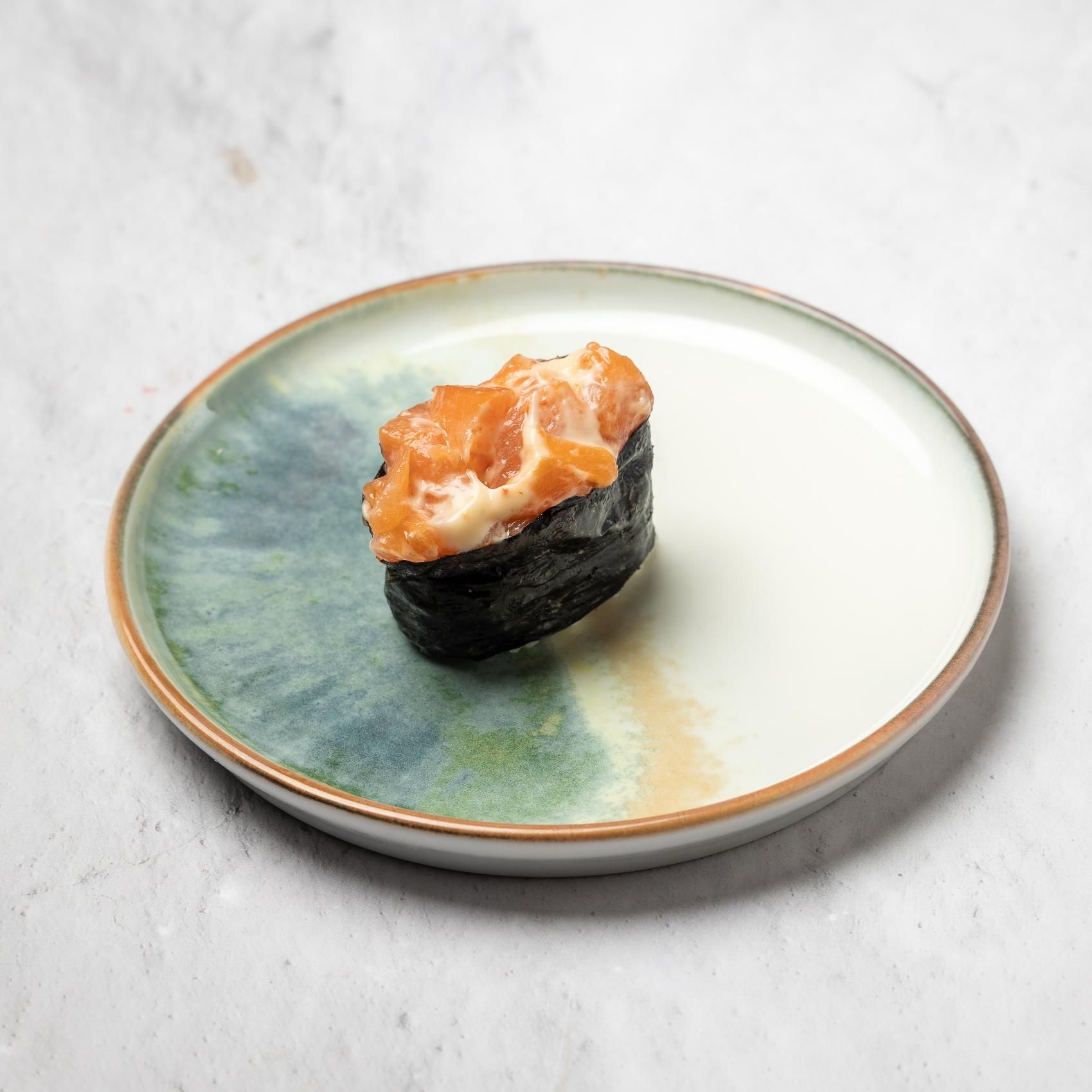 Острый лосось Гункан